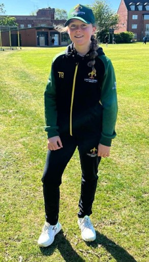 chloe lincs county cricket player