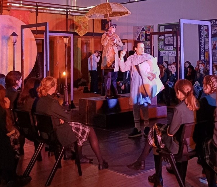 actors in theatre production